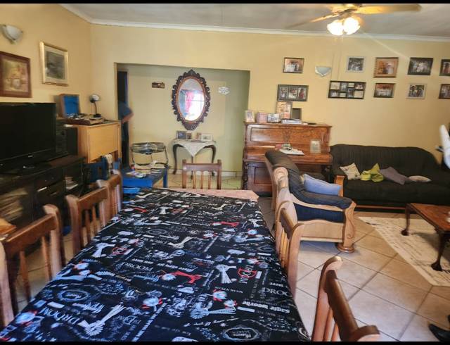 7 BEDROOM HOUSE FOR SALE IN OOS EINDE